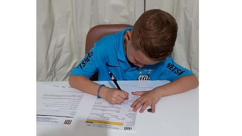 Santos contrata garoto prodígio de 7 anos para o futsal