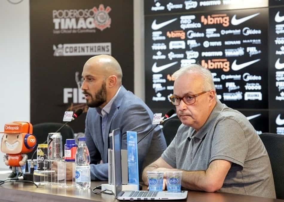 Saídas de atletas podem abrir espaço para contratações no Corinthians