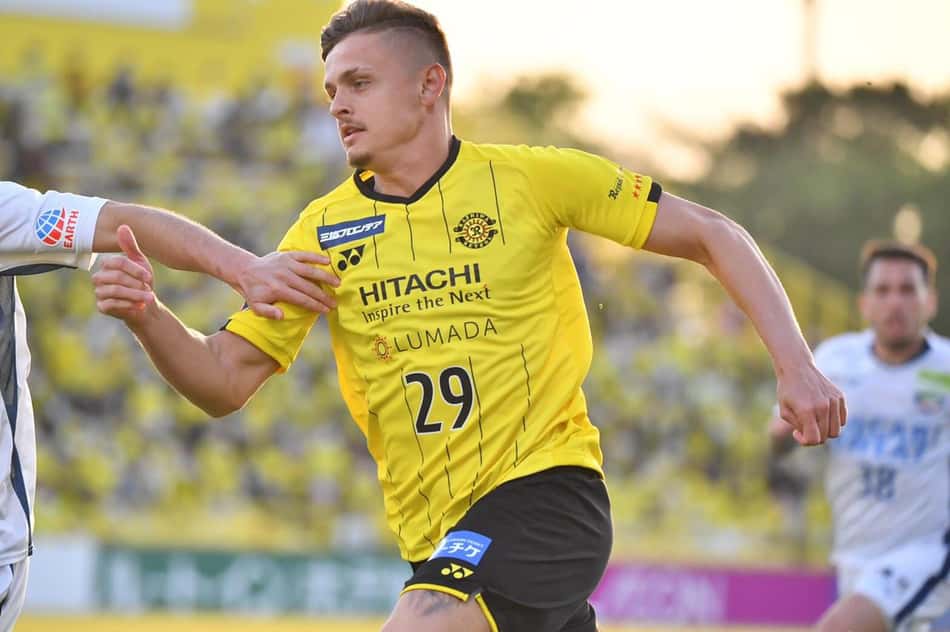 Rodrigo Angelotti estreia pelo Kashiwa e comemora adaptação no Japão