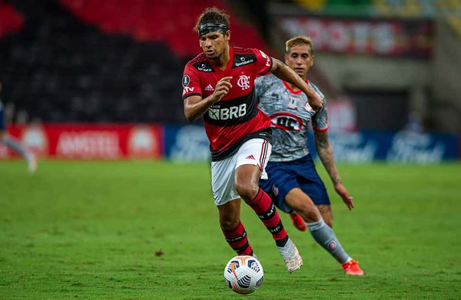 Arão exalta vitória do Flamengo na Libertadores: 'Resultado fundamental pra nossas pretensões'
