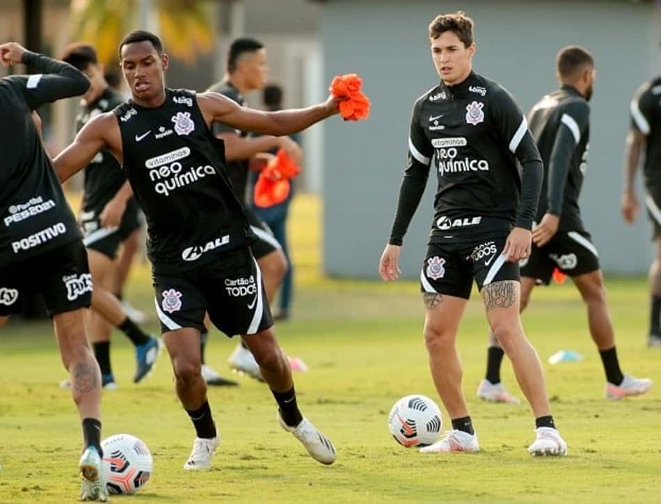 Mateus Vital aquece com o grupo e se aproxima de retorno ao Corinthians