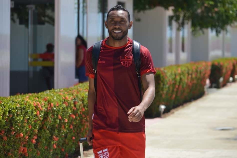 Ídolo no CRB, Claudinei quer crescimento do Galo na temporada