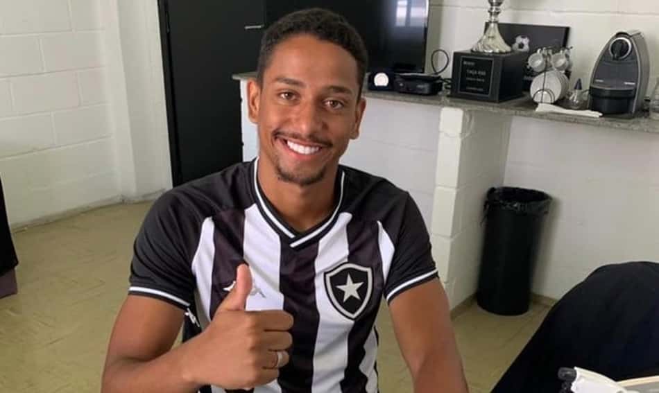 Nome de Guilherme Liberato aparece no BID e jogador pode estrear pelo Botafogo