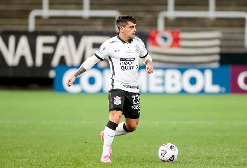 Fagner atinge marca importante de jogos pelo Corinthians