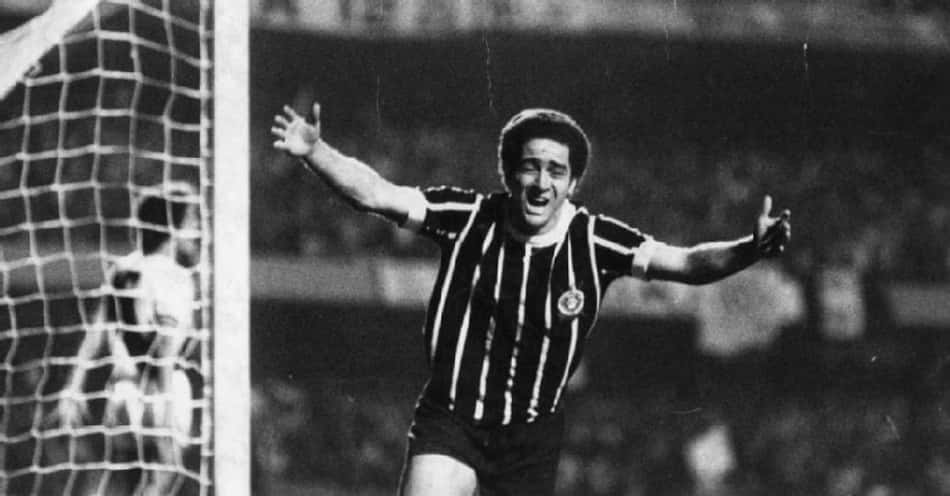 Primeira vitória do Corinthians na Libertadores completa 44 anos