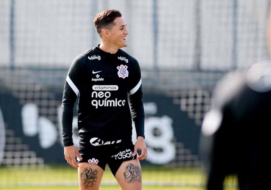 Em melhor fase da carreira, Vital abre margem para crescimento no Corinthians: 'Ainda não estou 100%'