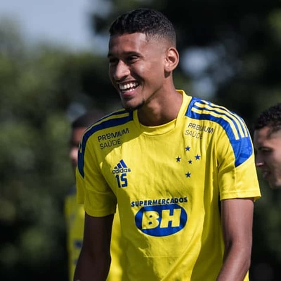 Adriano tem contrato renovado com o Cruzeiro até 2024