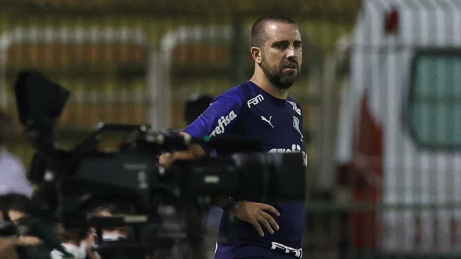 Após vitória, auxiliar de Abel analisa impacto de possível classificação no calendário do Palmeiras