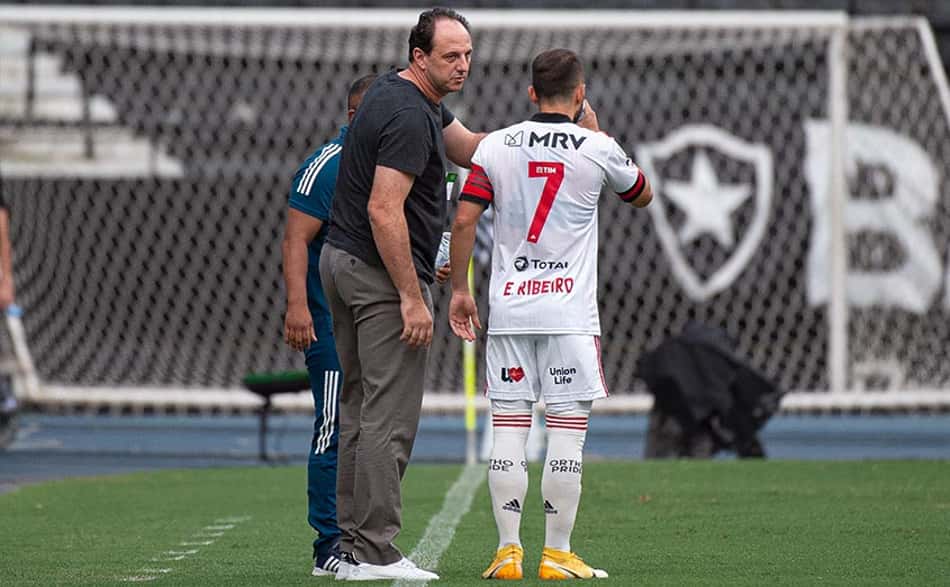 Cumprindo novas funções com Ceni, Everton Ribeiro busca recuperar protagonismo nem tão distante
