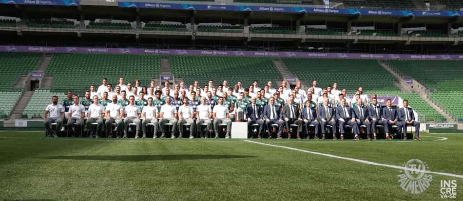 Palmeiras faz foto oficial dos títulos da Copa do Brasil e Libertadores no Allianz Parque