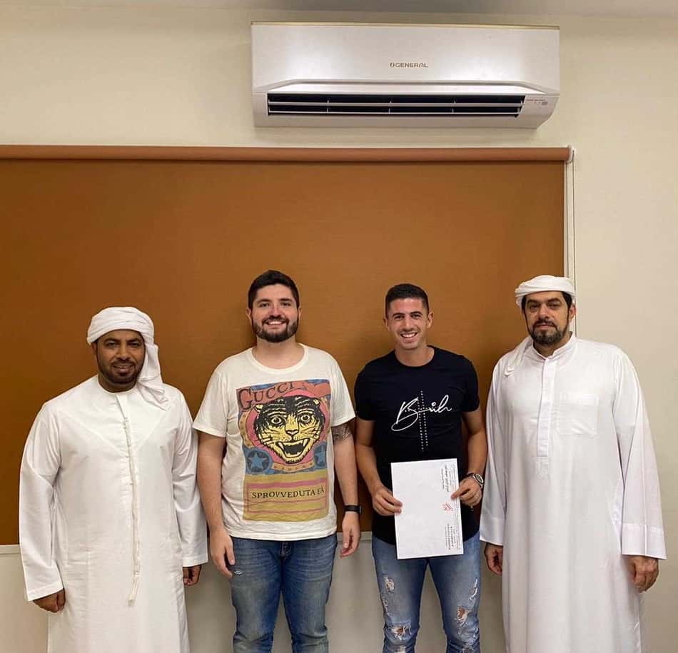 Ex-Palmeiras comemora renovação com o Masfout por um ano e aproveita folga para visitar o Brasil