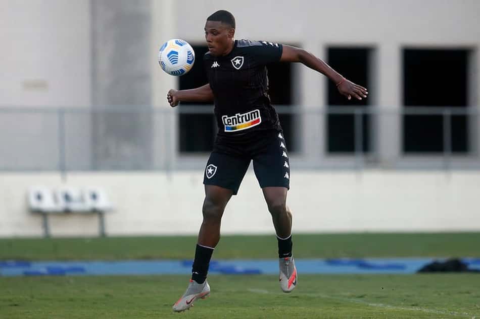 Botafogo goleia o time sub-17 em jogo-treino no Nilton Santos