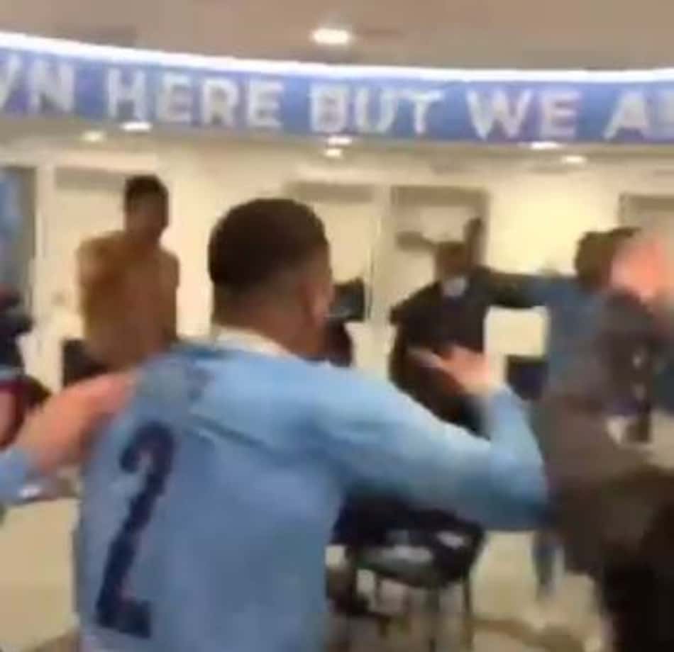 Comemoração do Manchester City no vestiário
