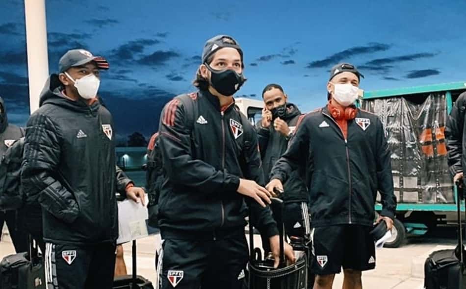 Delegação do São Paulo desembarca em Buenos Aires para enfrentar o Racing