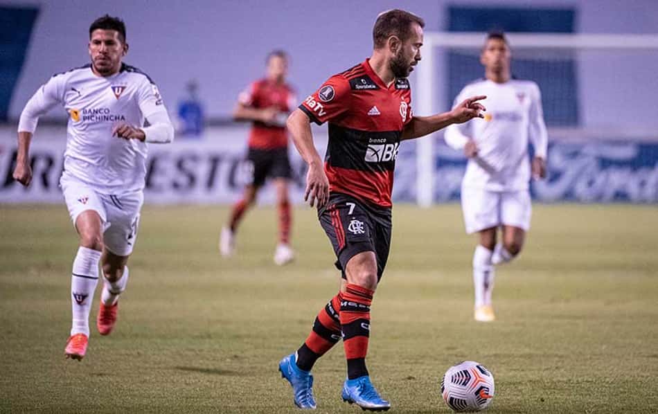 Flamengo desembarca no Rio, e Everton Ribeiro destaca após vitória: 'Esperamos continuar nesta pegada'