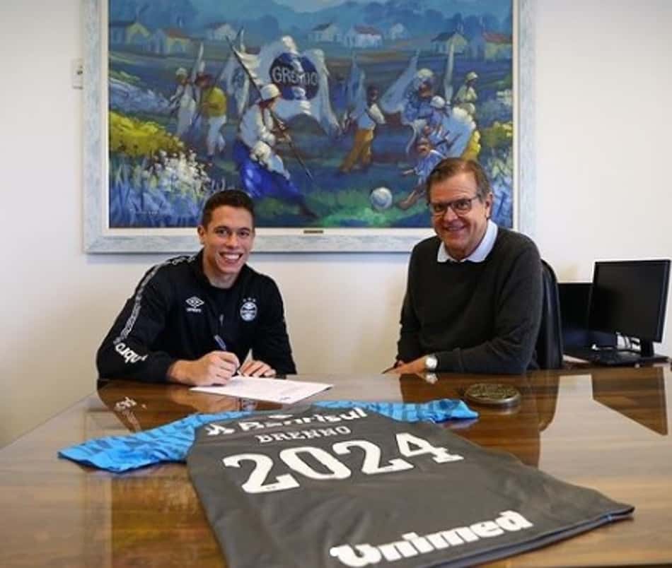 Grêmio renova com o goleiro Brenno até 2024