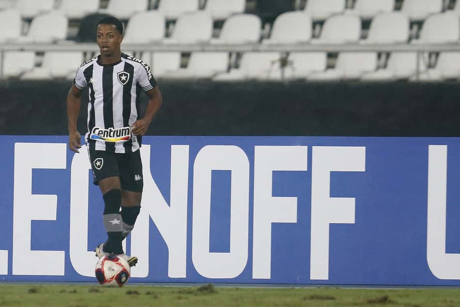 Ênio, do Botafogo, reconhece erro e pede desculpa após atuar em torneio amador: 'Fui irresponsável'