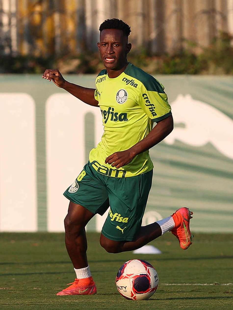 Antes de empréstimo, Ivan Angulo prorroga contrato com o Palmeiras