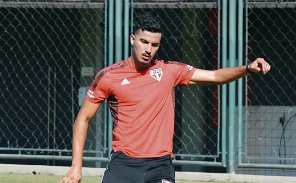 Walce dá prazo para retornar ao São Paulo e fala sobre cirurgia no joelho