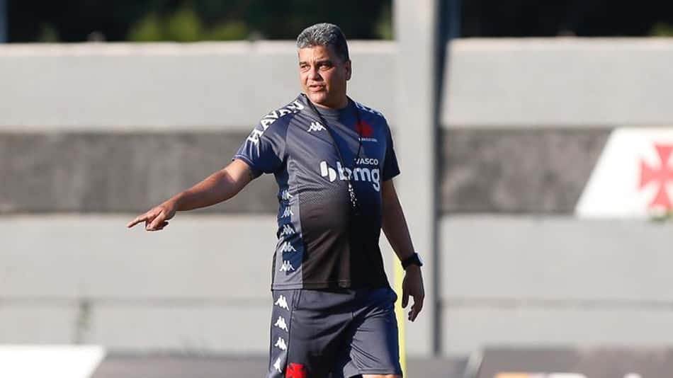 Com Marcelo e Gabriel Cabo expulsos na confusão em Pelotas, Fábio Cortez comandará o Vasco contra o Avaí
