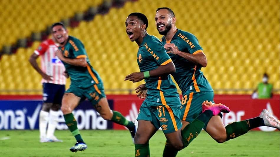 União do grupo e celebração de ponto 'que pode nos classificar': os bastidores do empate do Fluminense