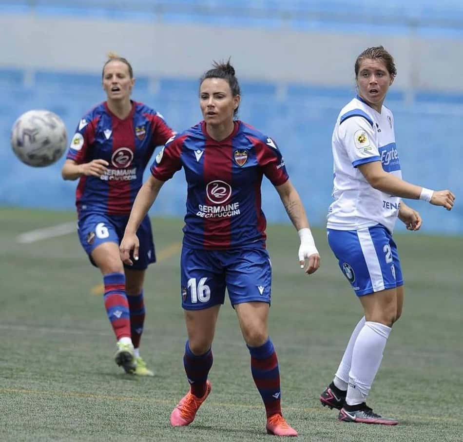 Jucinara comemora classificação do Levante às semis da Copa e analisa temporada na Europa: 'Intensa e competitiva'