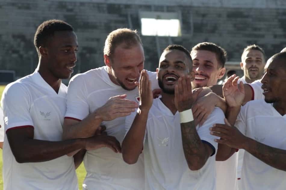 Juninho faz dois e Paraná derrota lanterna do estadual Cascavel CR fora de casa