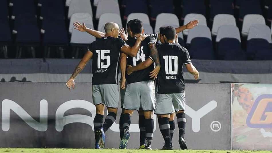 Marcelo Cabo deve mexer no Vasco. Confira o momento de cada jogador de meio-campo! Você escolhe quem?