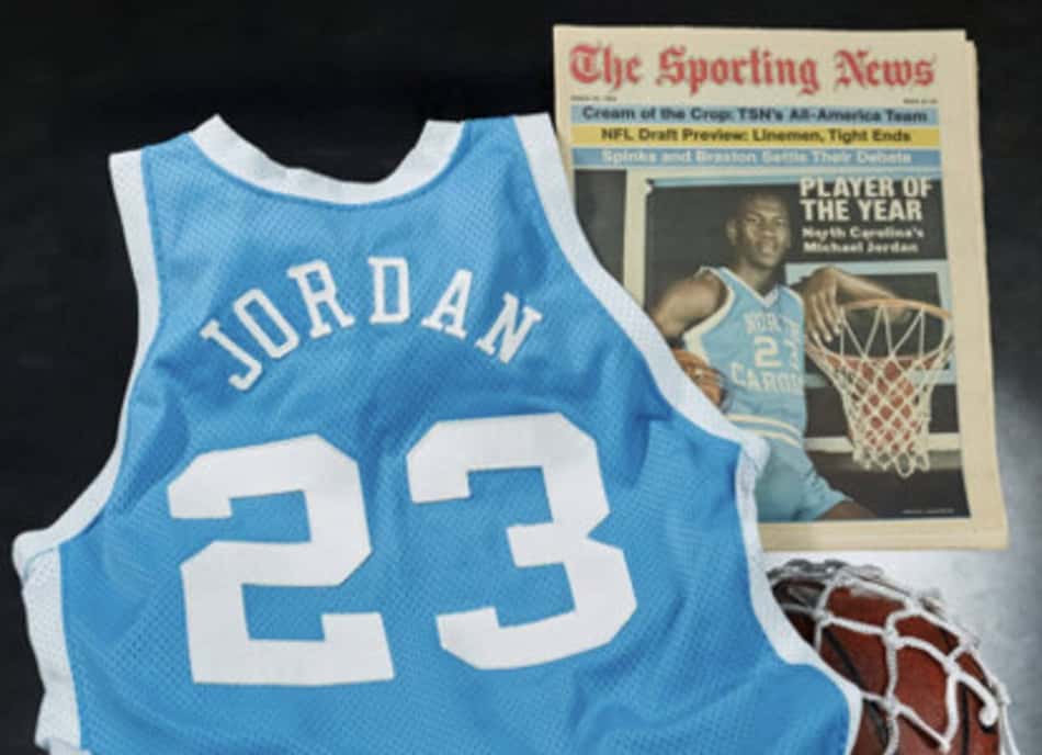 Camisa usada por Michael Jordan na universidade é vendida por mais de R$ 7 milhões