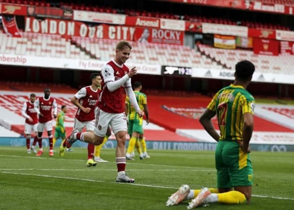 Com gol de falta de Willian, Arsenal vence e rebaixa o West Bromwich no Campeonato Inglês