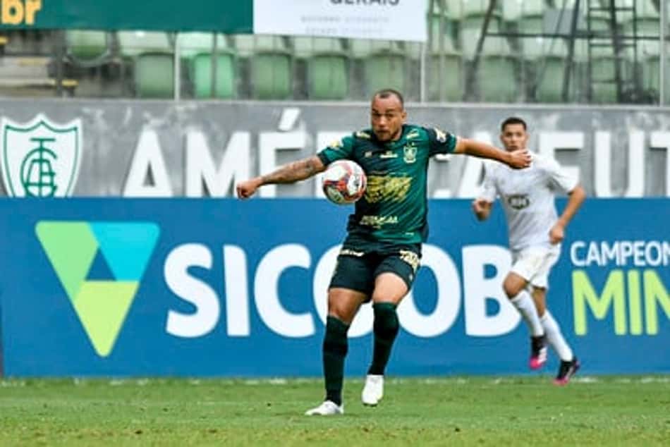 Rodolfo marcou duas vezes, se tornou artilheiro do campeonato, e ajudou o América a chegar à final do Estadual