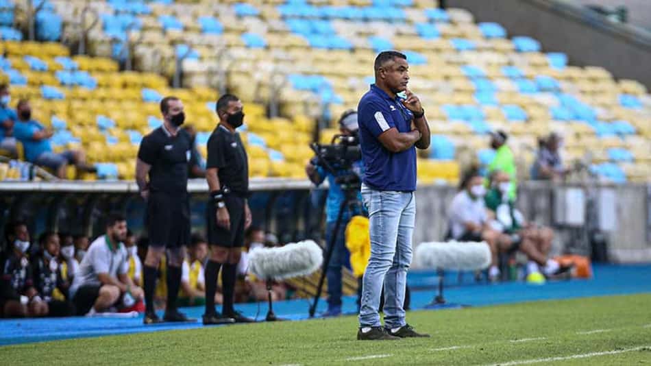 Roger exalta evolução de garotos do Fluminense, lamenta desgaste antes da final e desconversa sobre Miguel