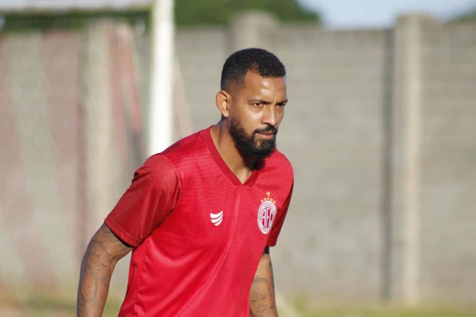 Em boa fase, Everton Heleno quer grande sequência no América-RN