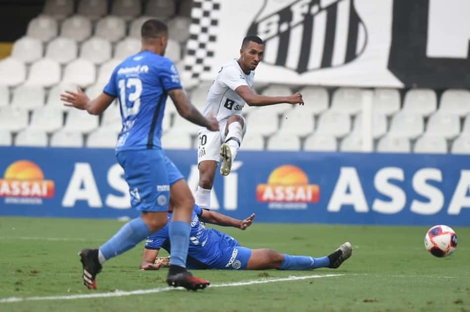 Ônibus do Santos é apedrejado após vitória contra o São Bento