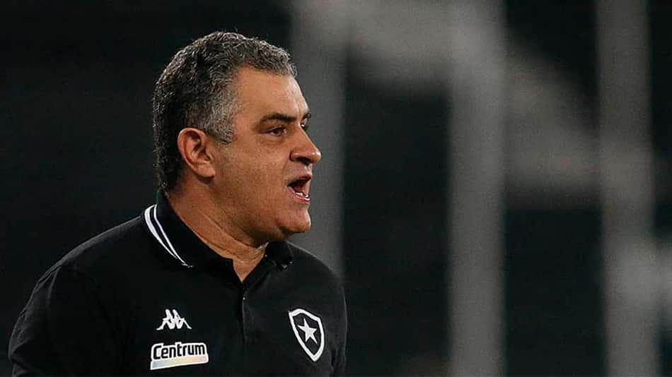 Chamusca vê melhora do Botafogo no segundo tempo, mas lamenta empate: 'Sentimento de frustração'