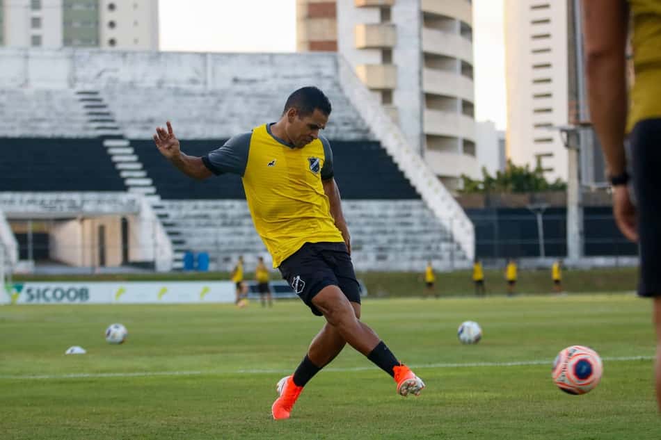 Éderson destaca classificação do ABC na Copa do Brasil contra a Chapecoense