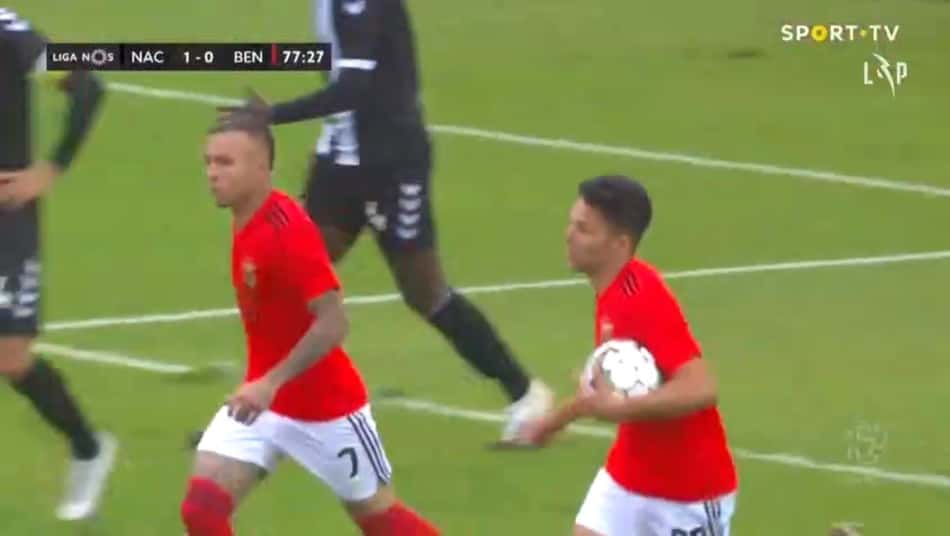 Português: Benfica vence o Nacional de virada e segue na briga por vaga na fase de grupos da Champions