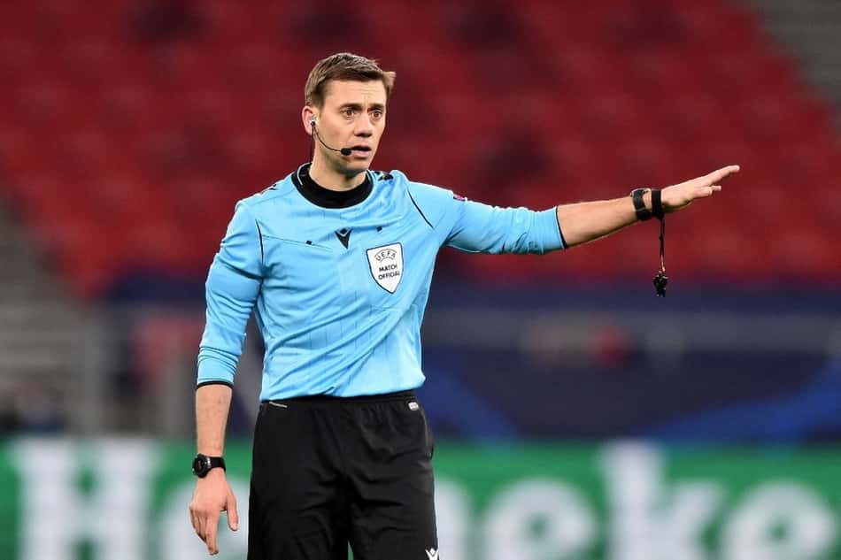 Uruguai x Coreia do Sul: árbitro de estreia pode ser alvo de 'superstição' da torcida celeste na Copa