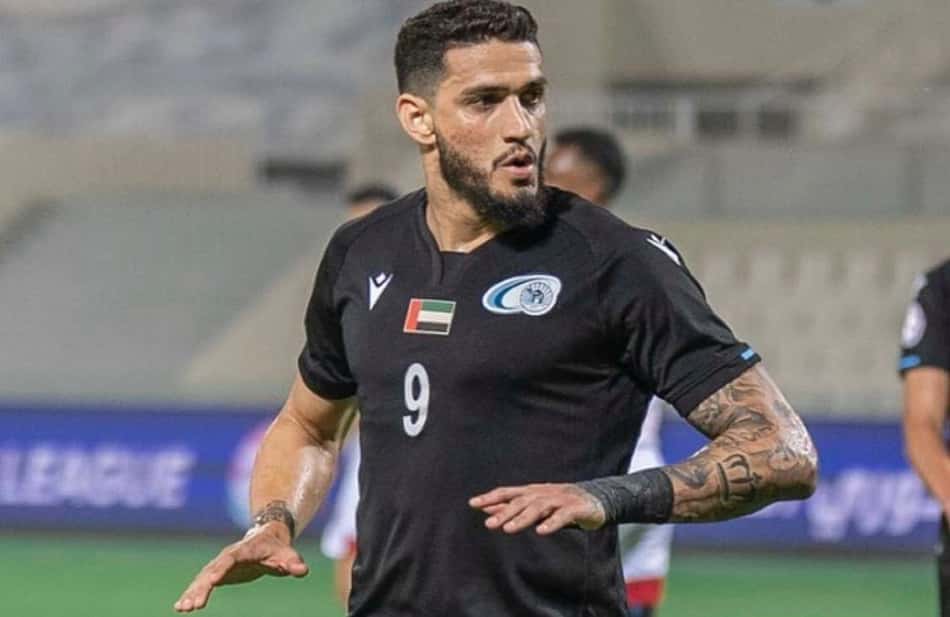 João Pedro celebra melhor temporada da carreira e é eleito o melhor estrangeiro da UAE League