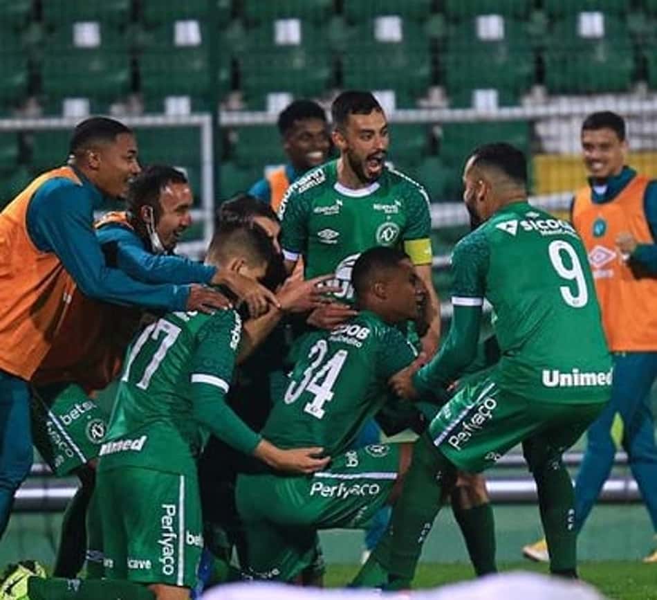 Chape confirma volta de titulares para final do Catarinense