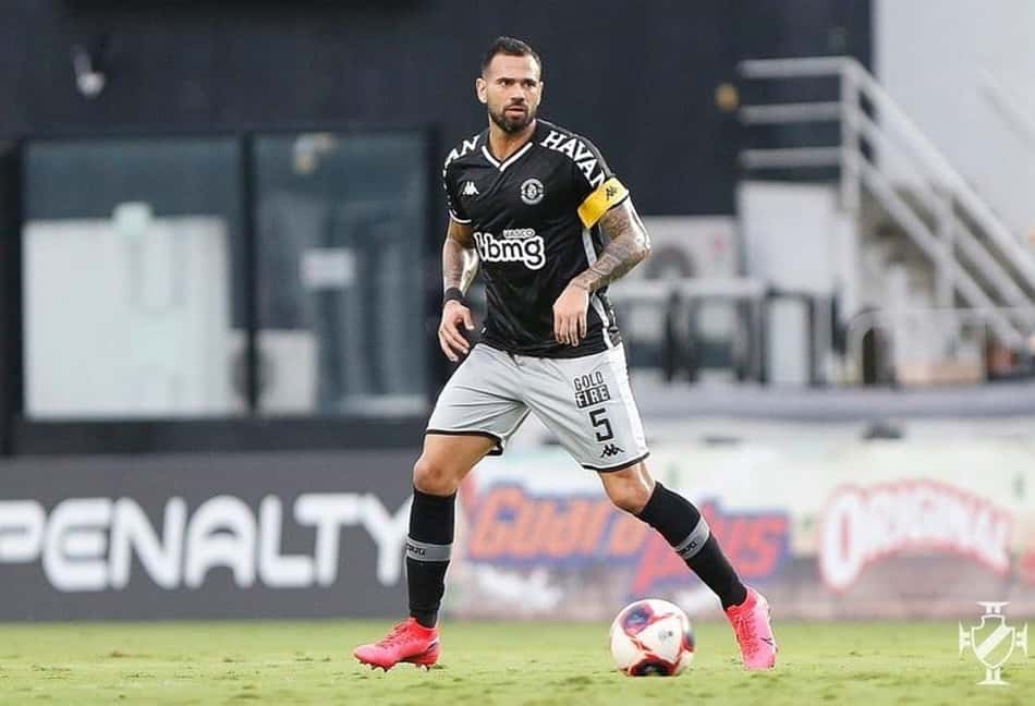 Leandro Castan elogia trabalho de Marcelo Cabo no Vasco, e projeta decisão contra o Botafogo