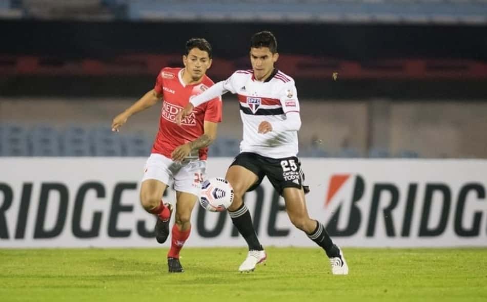 Rentistas comemorou vitória do Racing diante do São Paulo; entenda