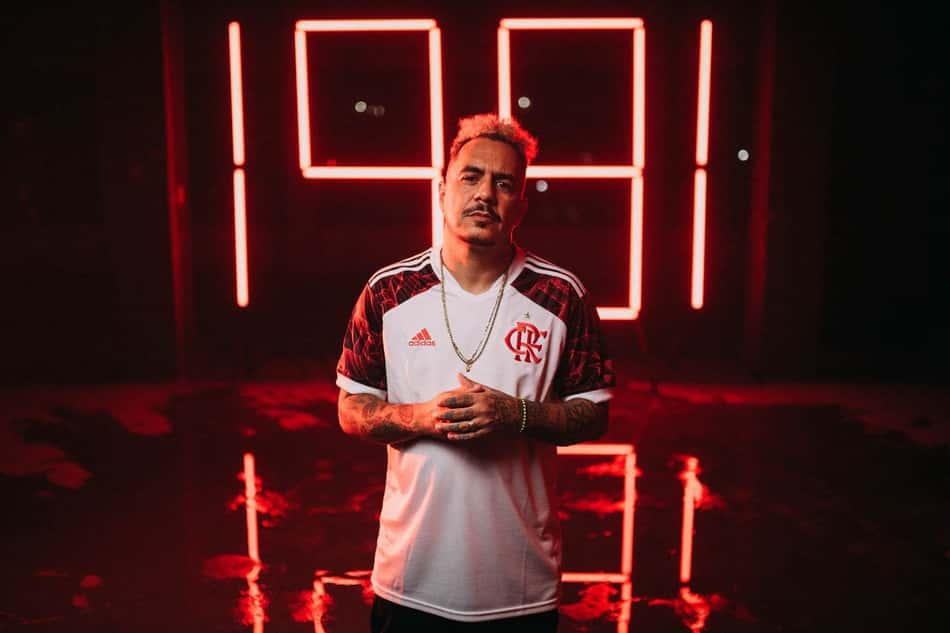 Com participação de Marcelo D2, Flamengo divulga vídeo de lançamento da nova camisa 2; assista