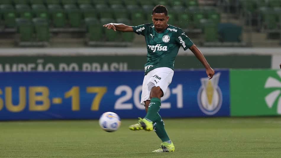 Com três gols em dois jogos, Jean Carlos vira talismã do Palmeiras Sub-17