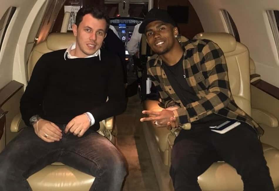 Situação de Douglas Costa deve ter desfecho em breve, afirma empresário