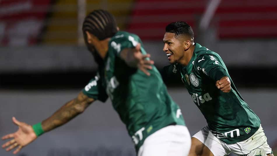 Rony comemora classificação do Palmeiras e Luiz Adriano elogia boa fase do amigo: 'Estrela brilhando'