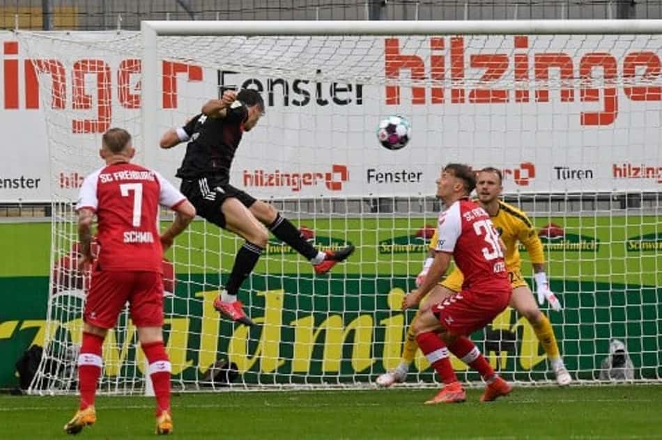 Em jogo de marca histórica para Lewandowksi, Bayern de Munique e Freiburg ficam no empate