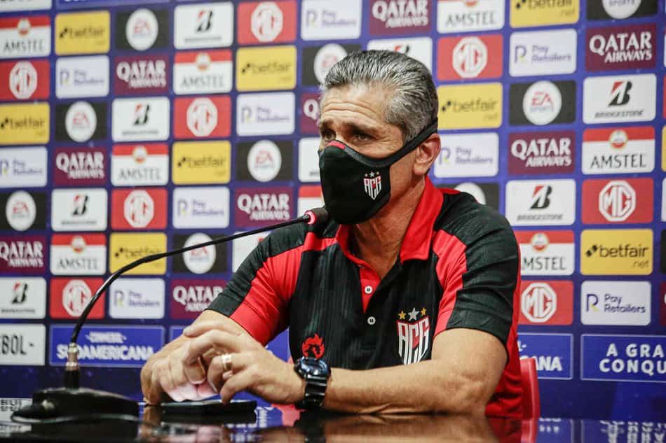 Jorginho pede demissão e não é mais técnico do Atlético-GO