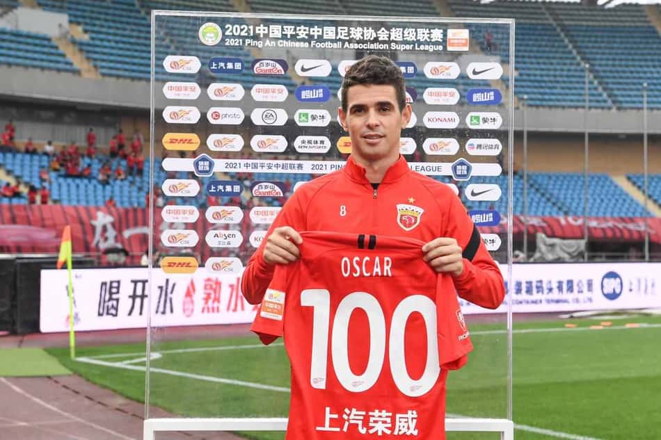 No centésimo jogo pelo Campeonato Chinês, Oscar marca duas vezes em vitória do Shanghai Port