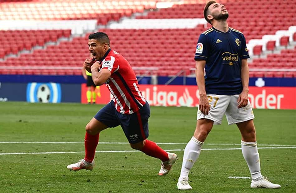 Atlético vira com gol de Suárez no fim e entra na última rodada na ponta do Espanhol